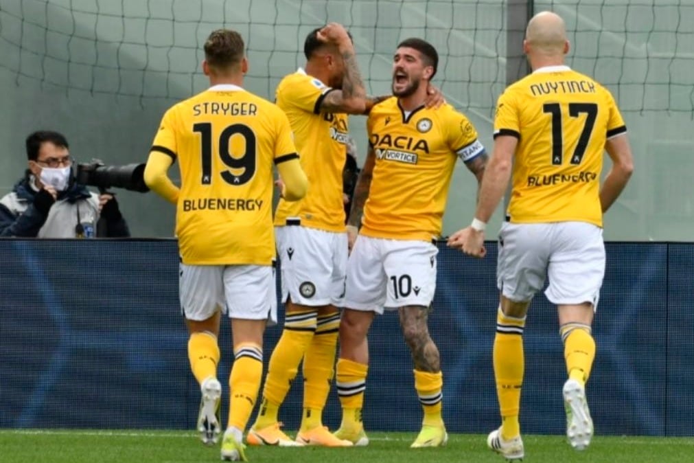 El argentino, protagonista de la victoria y de una entrada durísima.