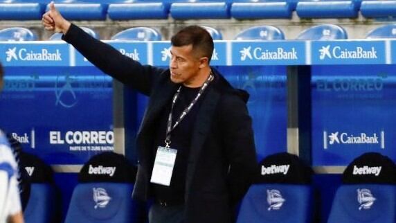 Pulgar arriba de Almirón en el éxito del Elche.