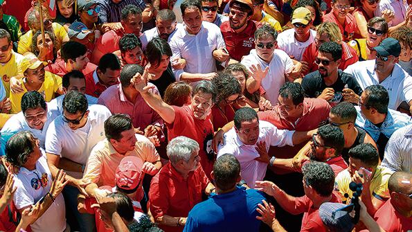 “Lula gobernó entre 2003 y 2010 cuando ‘el pobre entró en el avión (...) el pobre se tornó ciudadano’”, resaltó Haddad.