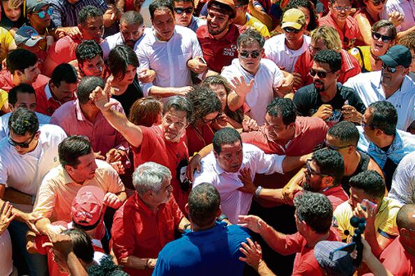 “Lula gobernó entre 2003 y 2010 cuando ‘el pobre entró en el avión (...) el pobre se tornó ciudadano’”, resaltó Haddad.