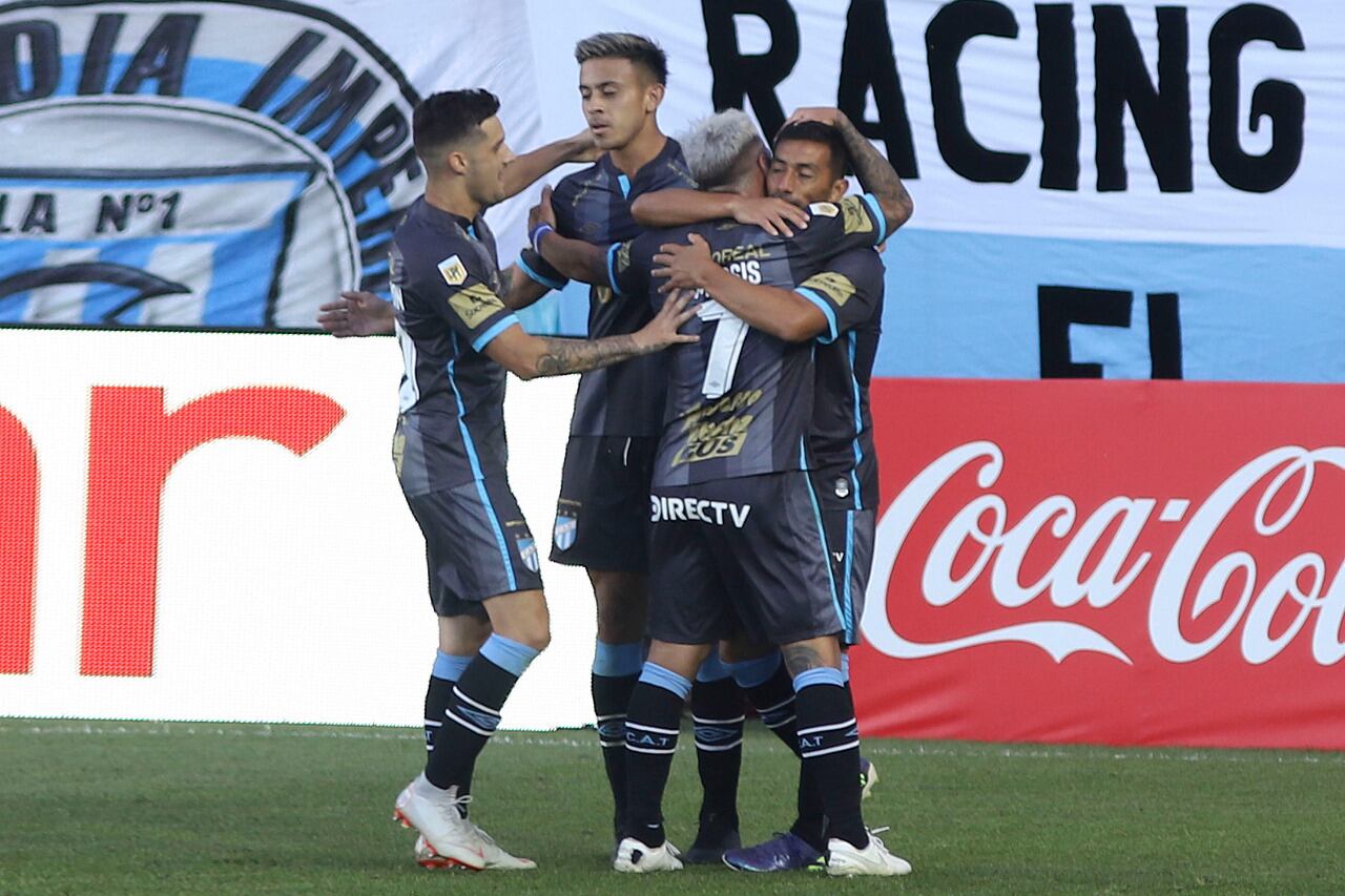 Festejo de Atlético. Una estampa que se repitió mucho en Avellaneda.