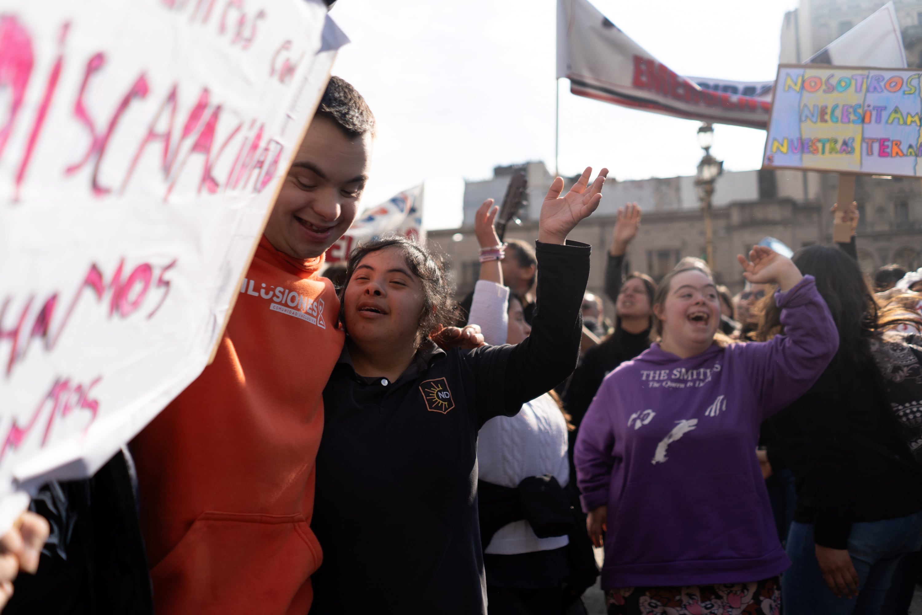 Miles de personas acompañaron la sesión desde la Plaza de los dos Congresos