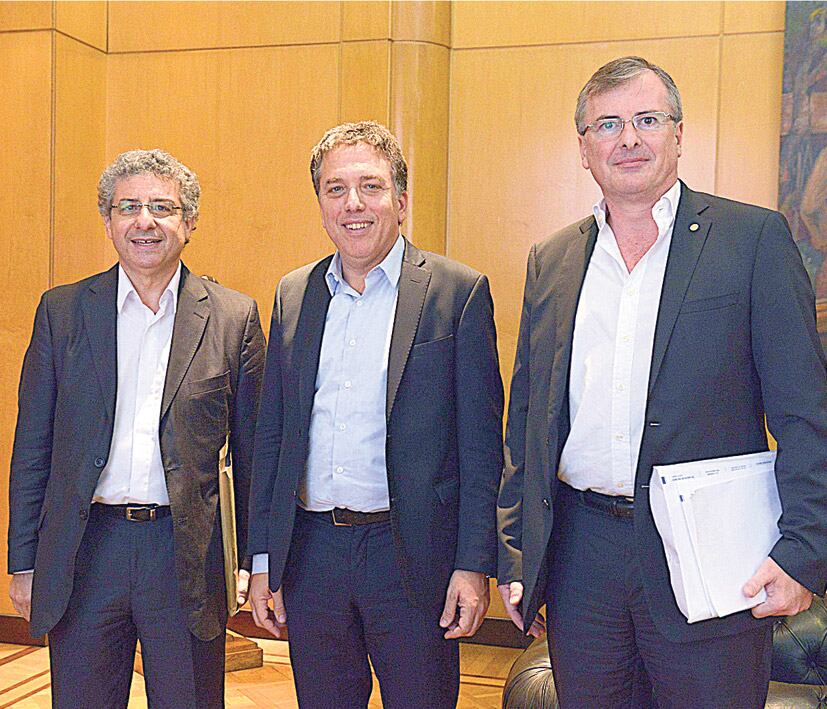 El ministro Nicolás Dujovne recibió al titular de la UIA, Adrián Kaufmann Brea.