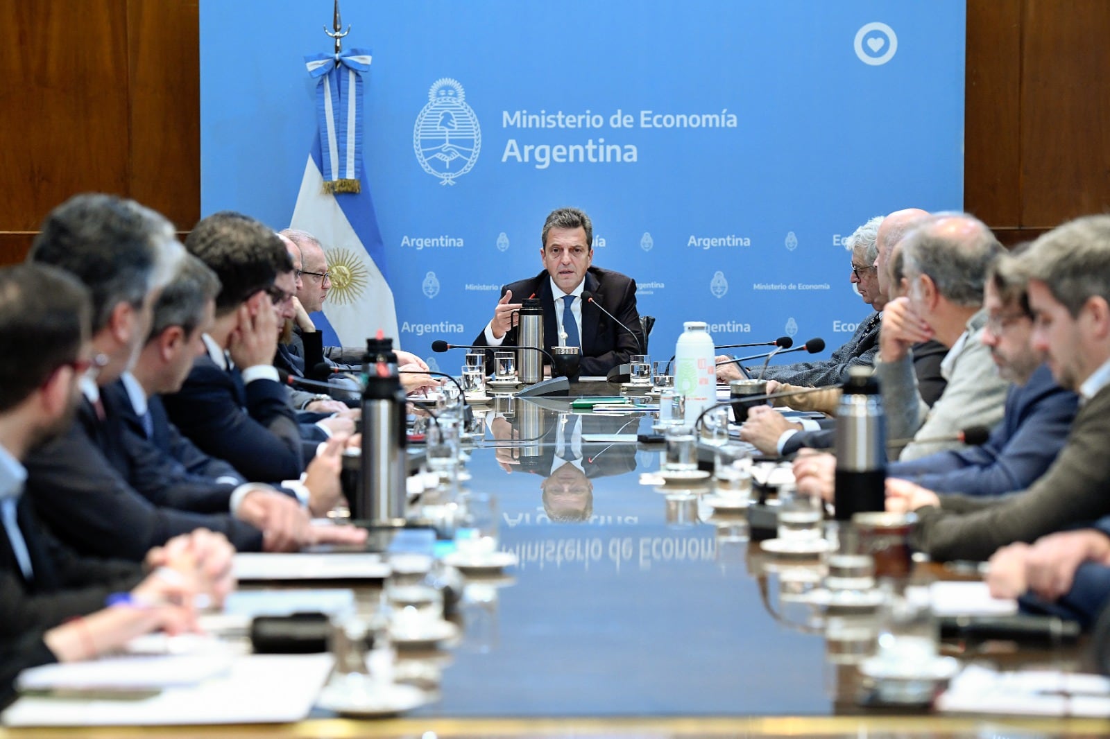 Comienzo de jornada de Massa con su equipo a pleno, para "no desenfocarse de la gestión".