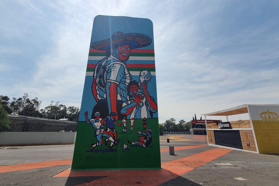 Mural de Diego Mardona en el Estadio Azteca