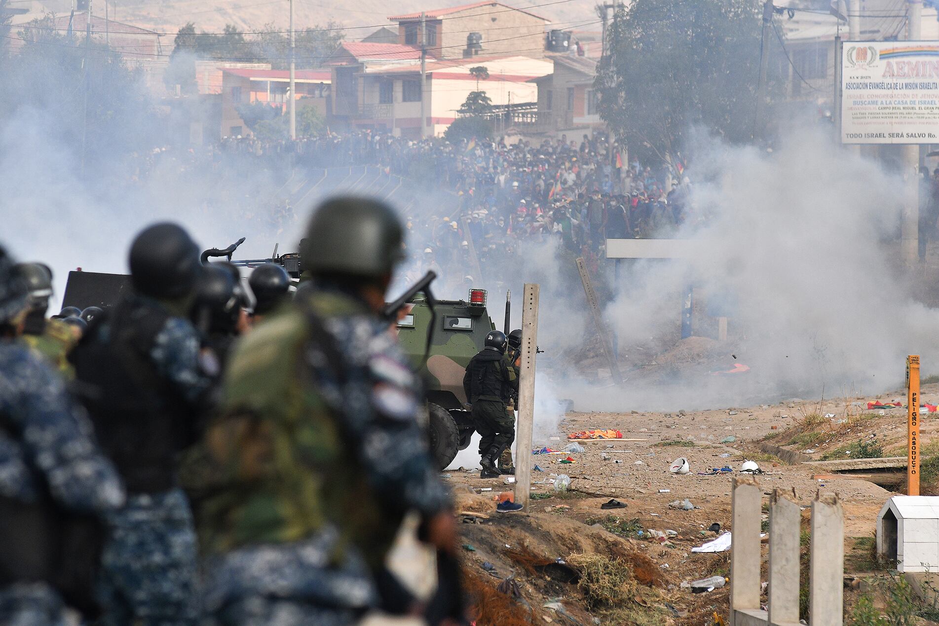 Represión policial en Huaillani, Cochabamba, contra cocaleros simpatizantes de Morales.