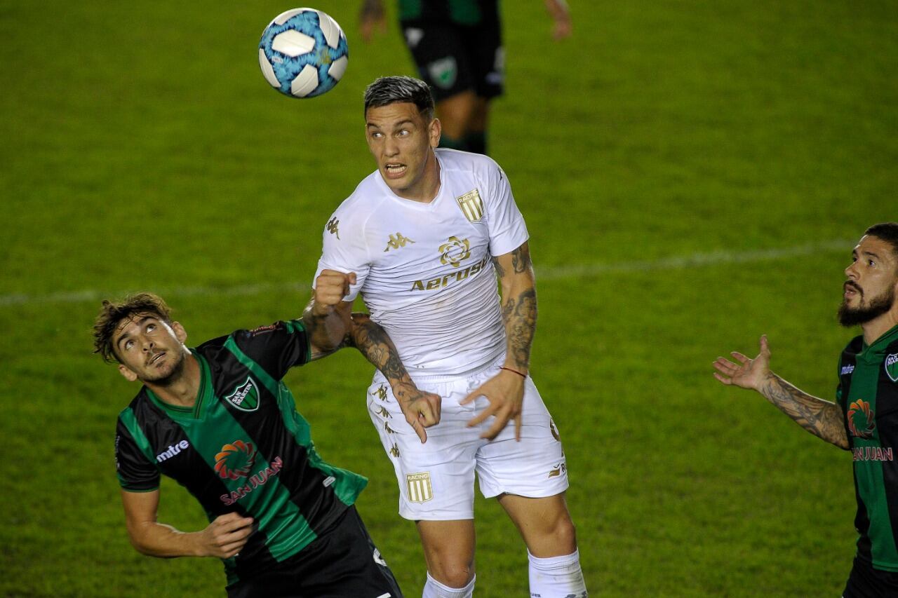Enzo Copetti inquietó de a ratos a la defensa del equipo sanjuanino.