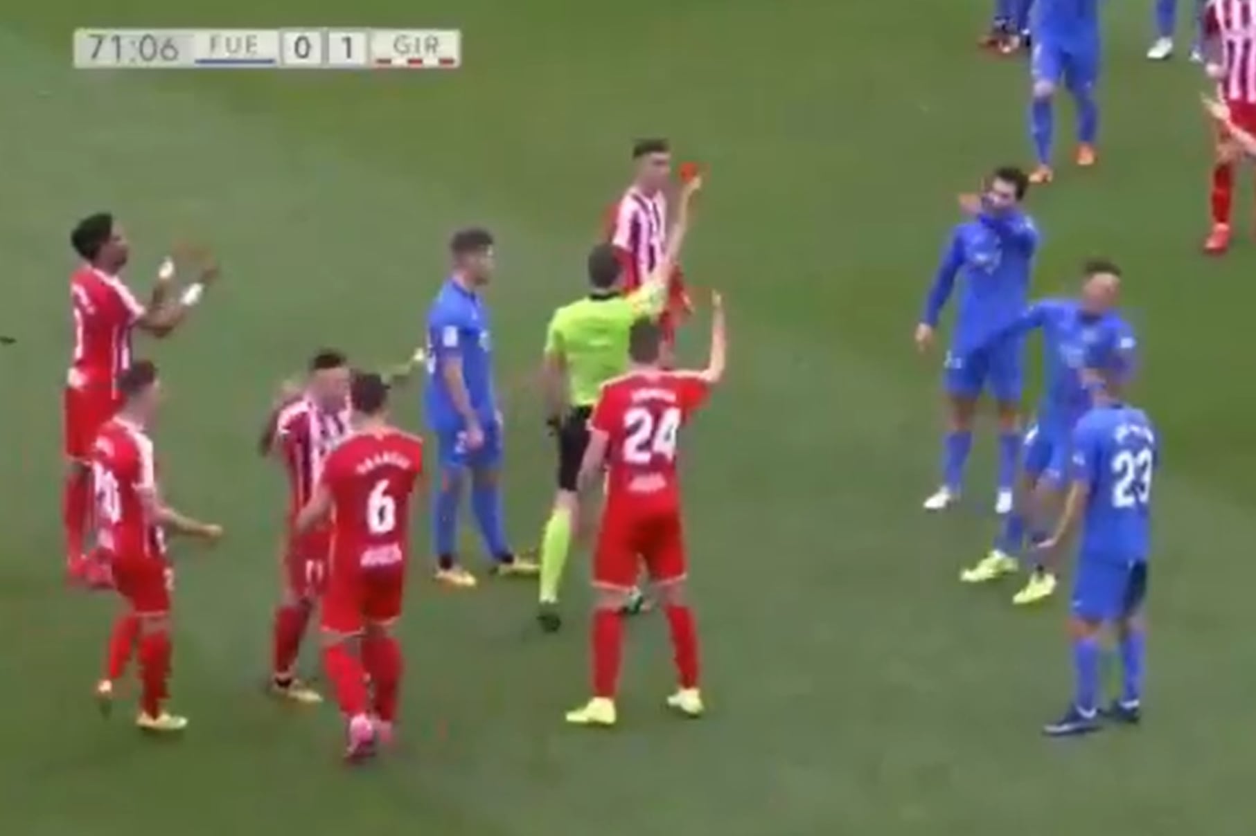 El momento en el que Cristóbal, del Fuenlabrada, es expulsado por segunda vez.