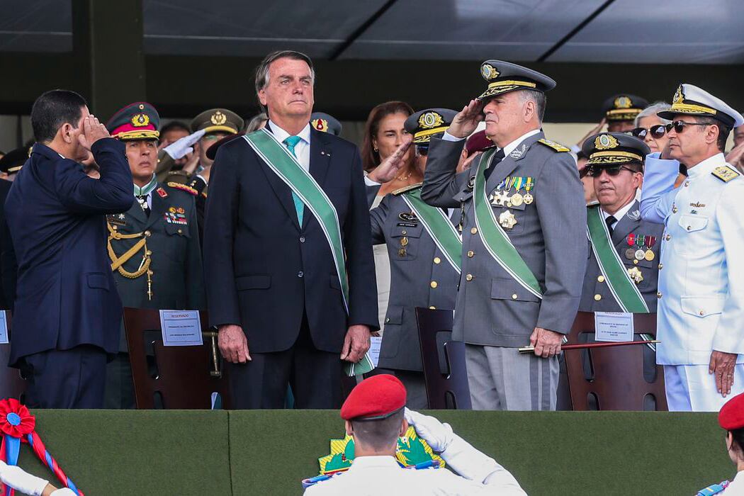 Bolsonaro se reunió el miércoles a la noche con la cúpula militar en Brasilia.