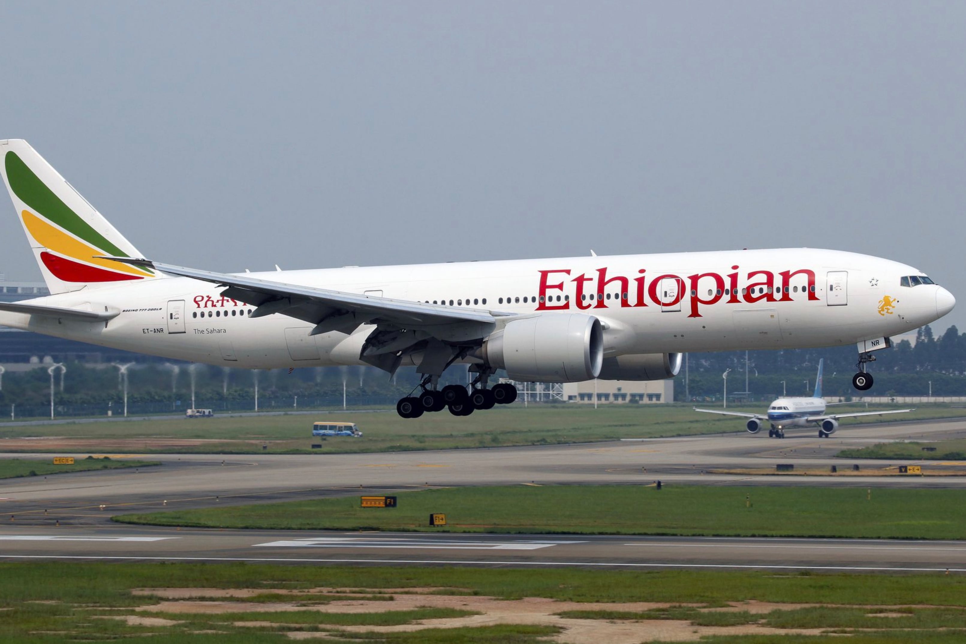 Los datos de la plataforma Flight Radar 24 confirmaron que el avión sobrevoló distintas localidades de la provincia de Buenos Aires en su descenso de emergencia