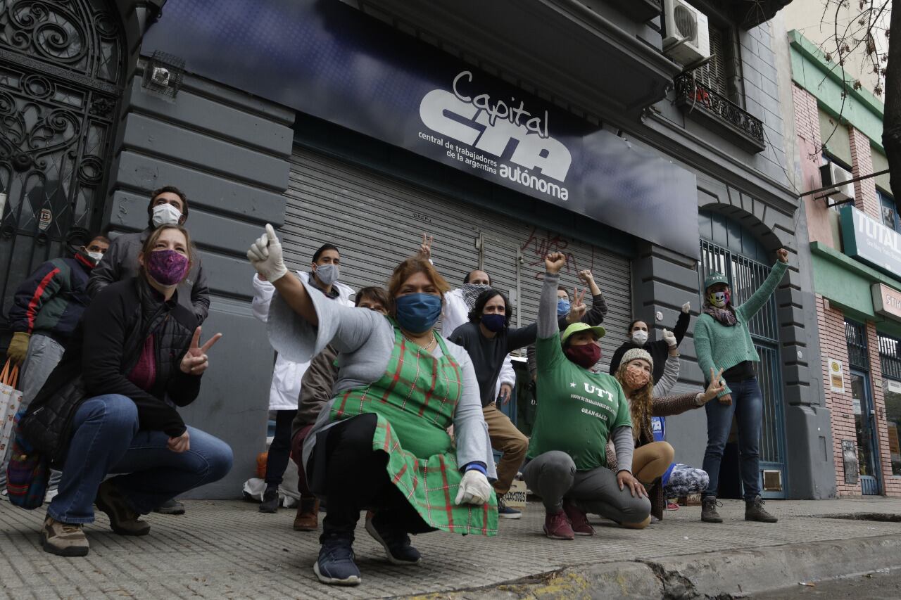 Organizaciones de la agricultura familiar y movimientos populares hicieron una jornada de lucha en apoyo a la expropiación de Vicentin. Las protestas incluyeron la instalación de ollas populares y un banderazo nacional.