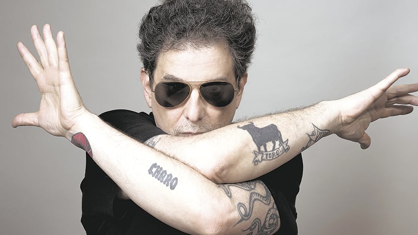 “Estoy dejando atrás la canción sentimental, los ‘lamentos rancheros del narcisismo macho herido’”, dice Calamaro.