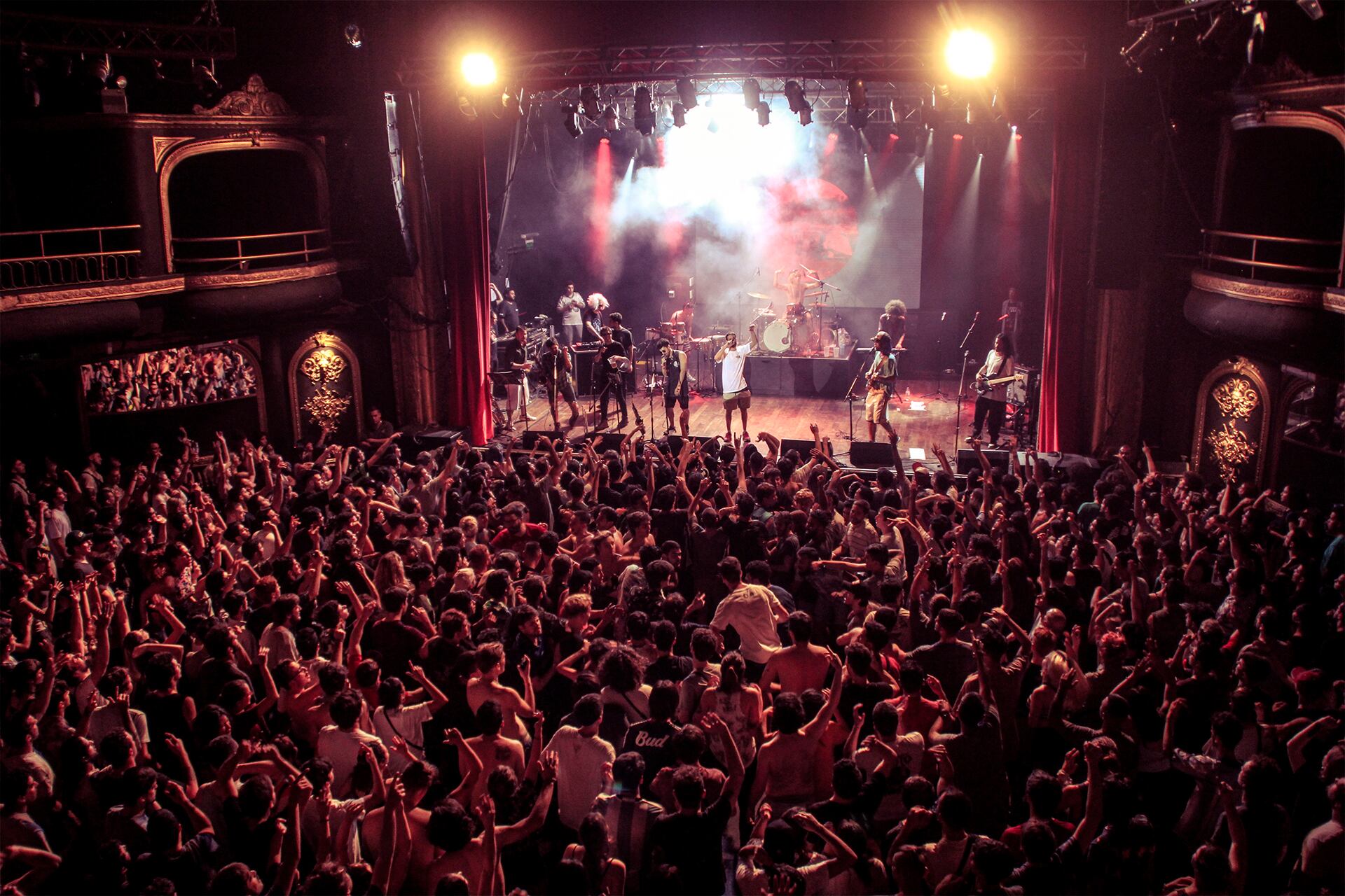 Rap, funk, jazz y algo más, con instrumentación en vivo, van a sacudir al tempo del rock hoy desde las 20.