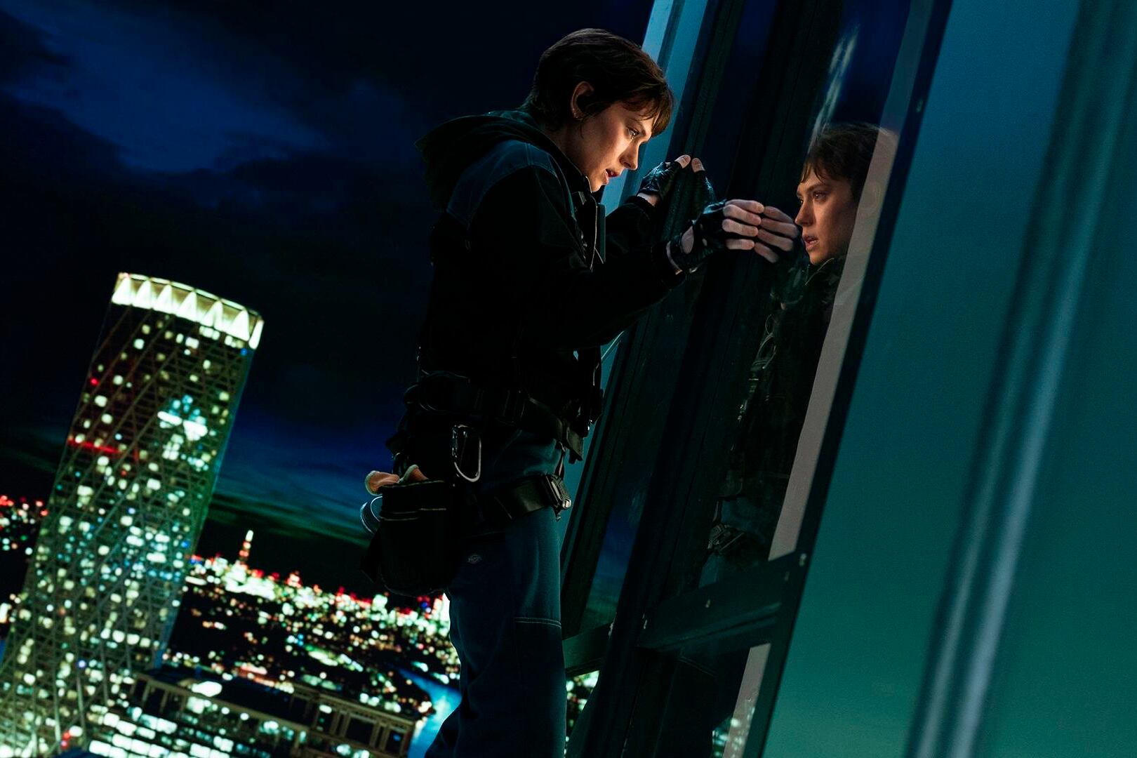 Ridley es una limpiavidrios con formación militar enfrentada a un grupo de secuestradores