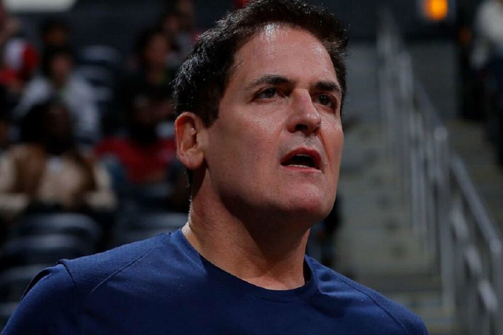 Mark Cuban confirmó que tomó la decisión de no tocar más el himno antes de los partidos de los Mavs.