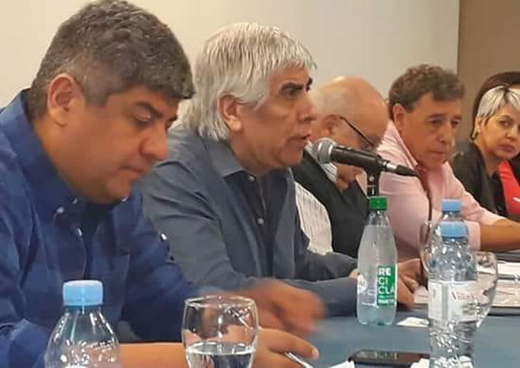 Moyano, junto a su hijo Pablo, en la conferencia de prensa de hoy.