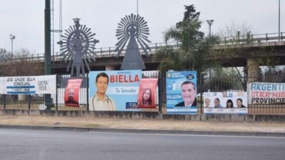 Carteles durante la elección del 2019.