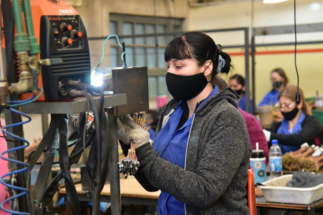 La llegada de la vacuna ayudará a la reactivación productiva. 