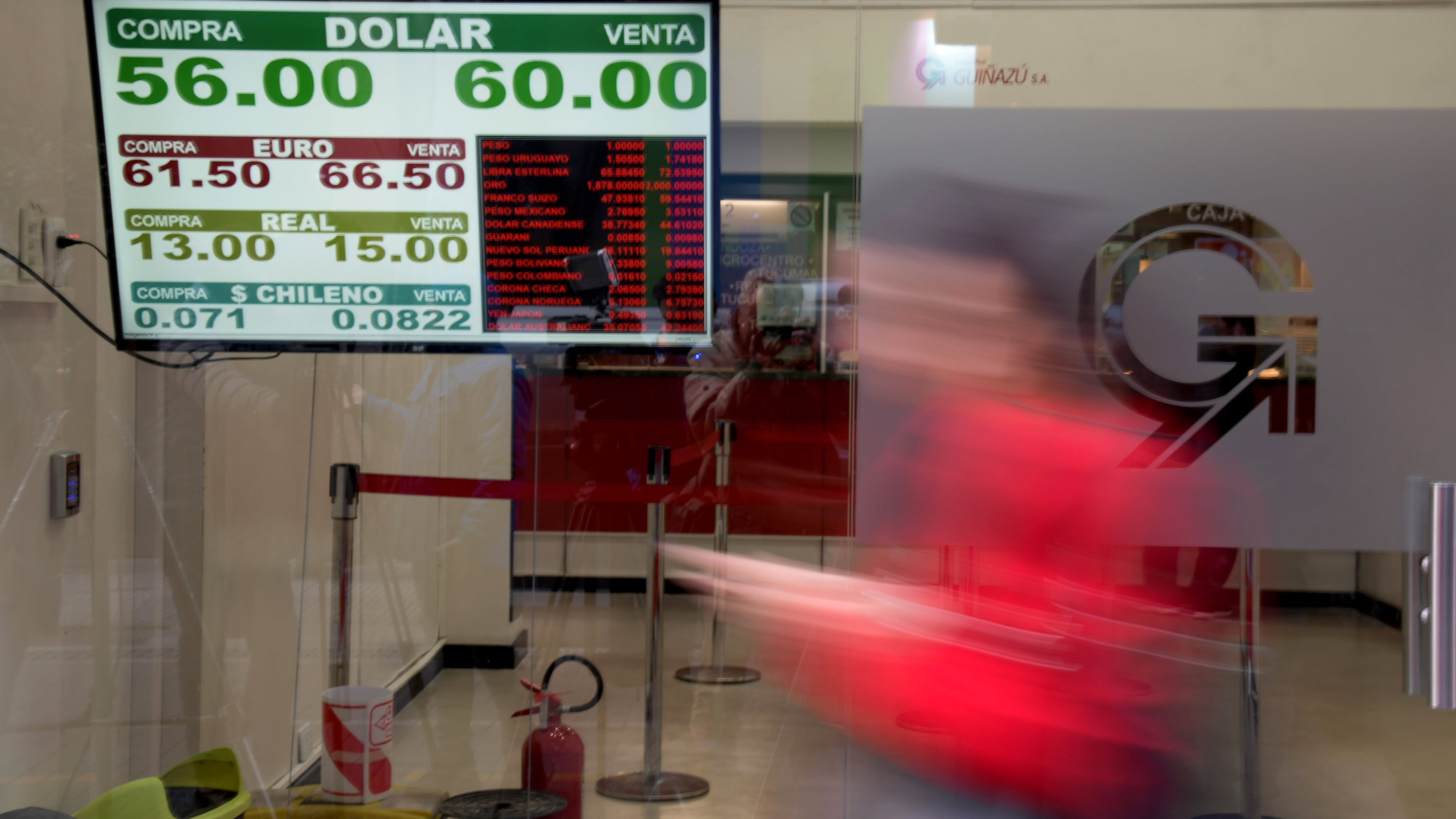 Los contratos de dólar futuro se negocian a 80 pesos para diciembre.