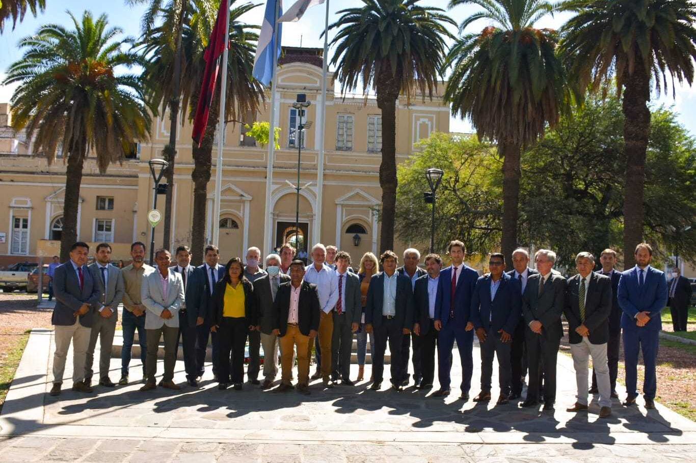 Senadores realizaron un homenaje en la plaza de la Democracia por el Día de la Memoria