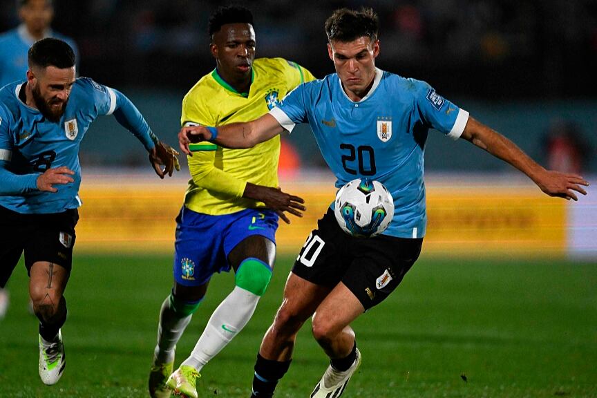 Ugarte le gana a Vinicius en el partido de la primera rueda, que fue 2-0 para Uruguay