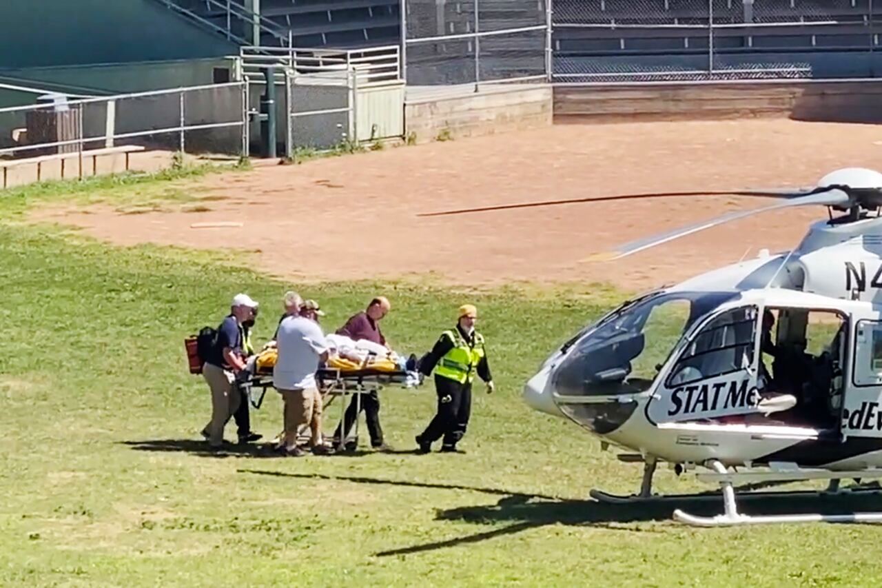 Rushdie, llevado de urgencia a un hospital tras ser apuñaldo.