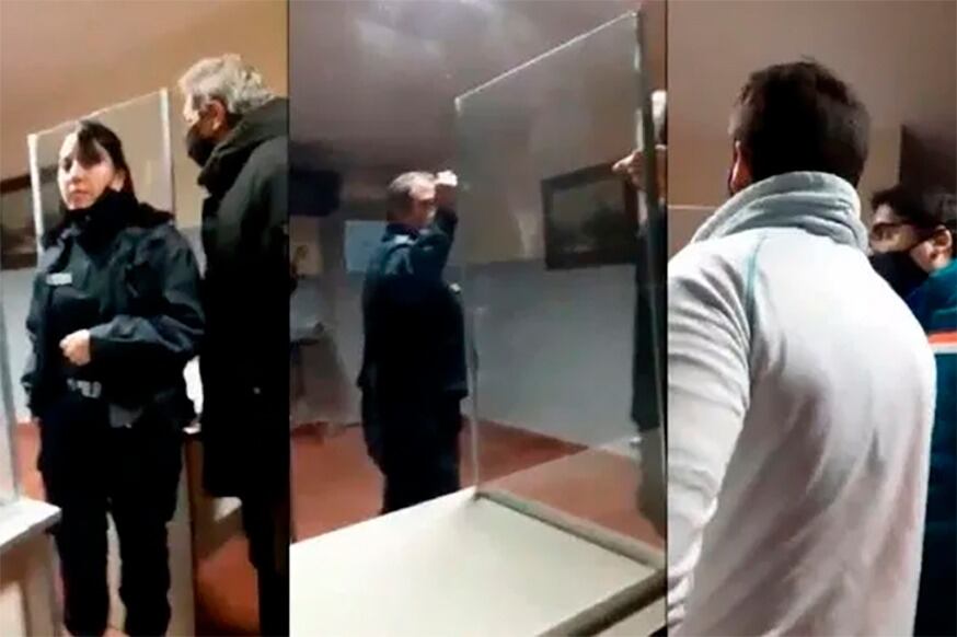 El momento en que los padres reclaman en la comisaría por la detención ilegal.