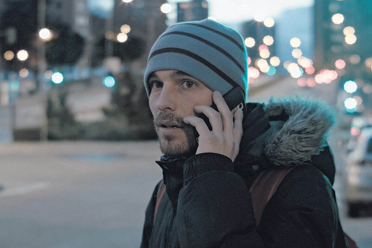 Niñato debe criar él solo, casi sin ayuda, a tres chicos.