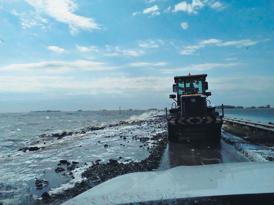 El pueblo de Melincué está a pocos metros de la laguna, que está al límite de desbordarse.