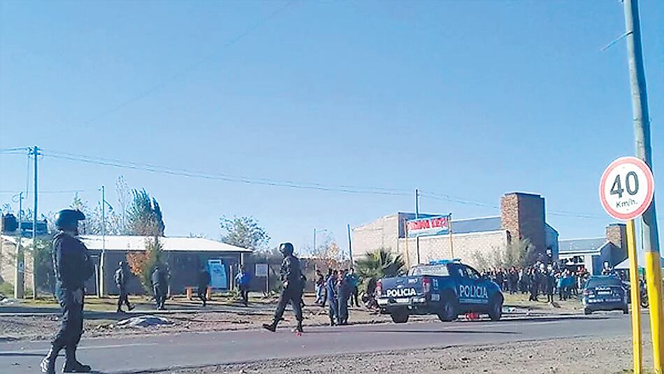 El episodio de violencia de género y dos policías muertos causó conmoción en la provincia.