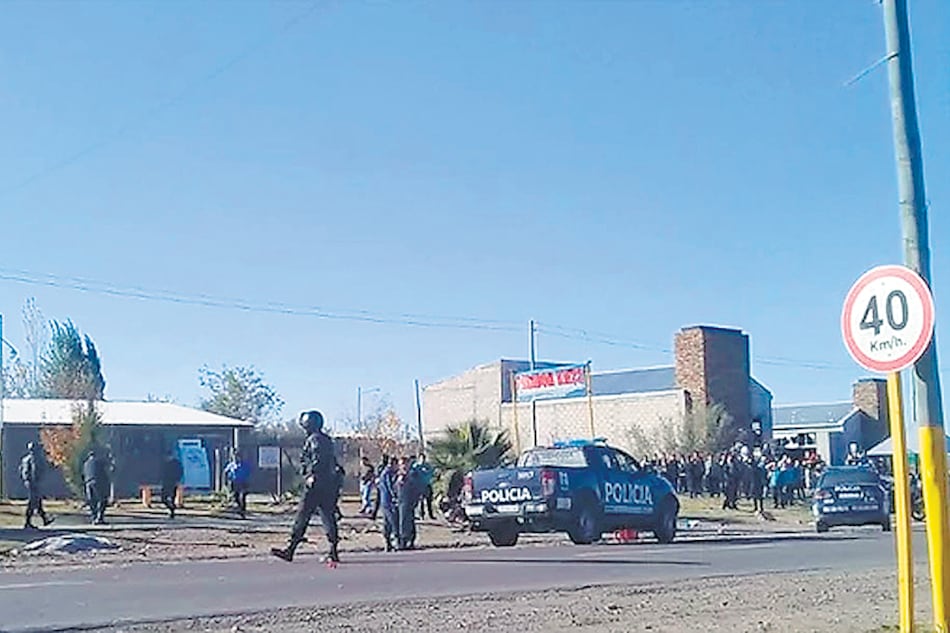 El episodio de violencia de género y dos policías muertos causó conmoción en la provincia.