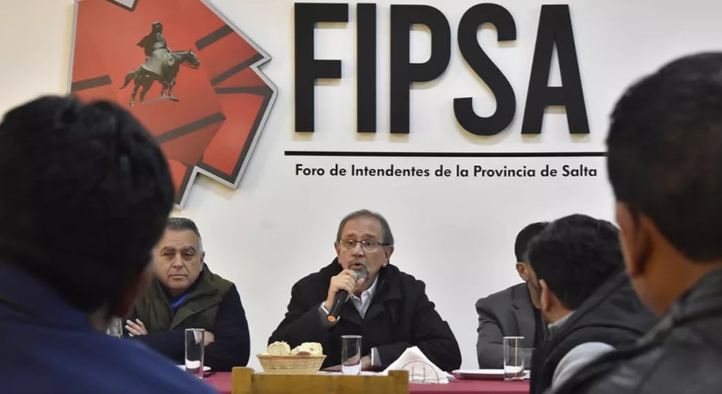 El ministro de Infraestructura, con intendentes