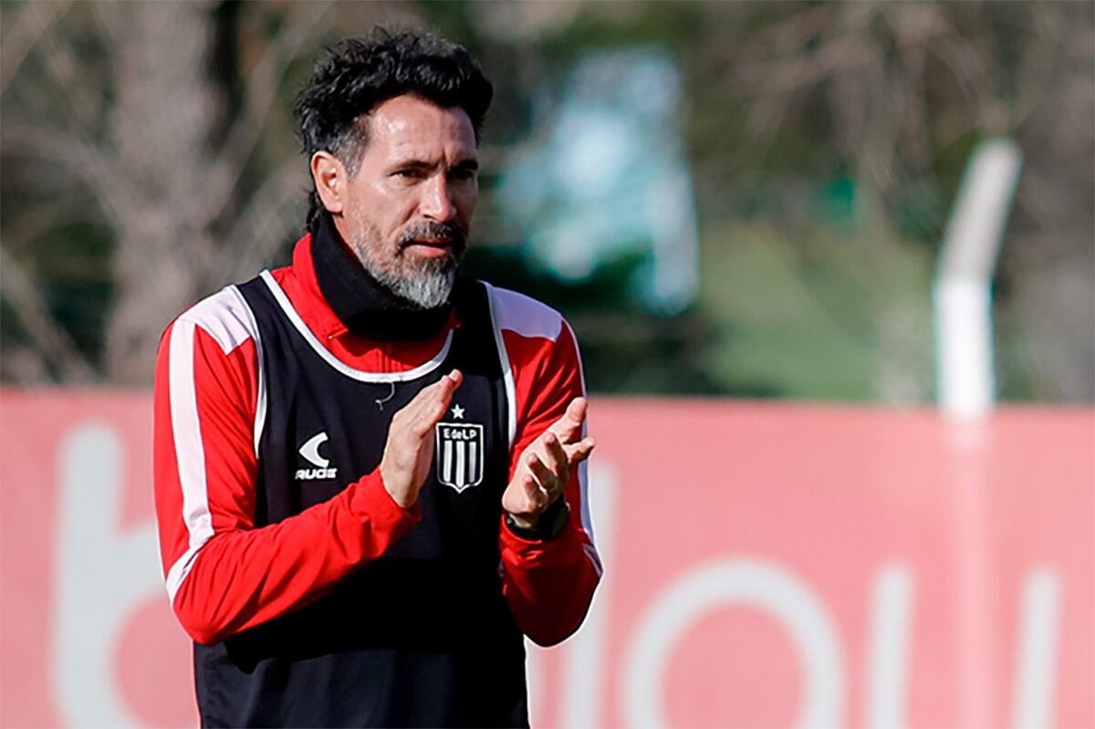 Eduardo Domínguez sigue subiendo con Estudiantes