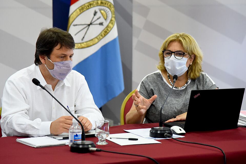 Martín Sabignoso, de Salud nacional, y la ministra Sonia Martorano.