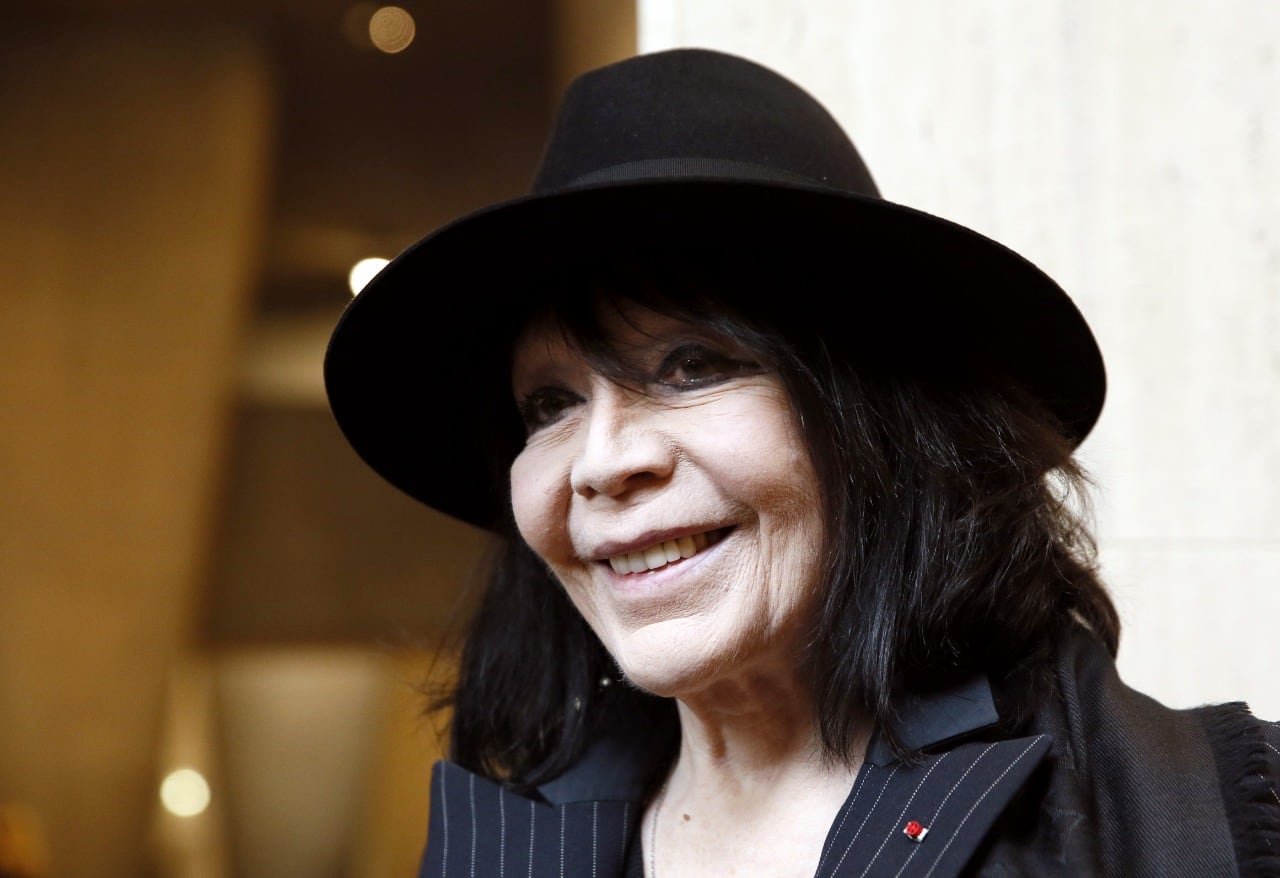 Gréco debutó como cantante en 1949 con “Les feulles mortes”, canción de Jacques Prévert.