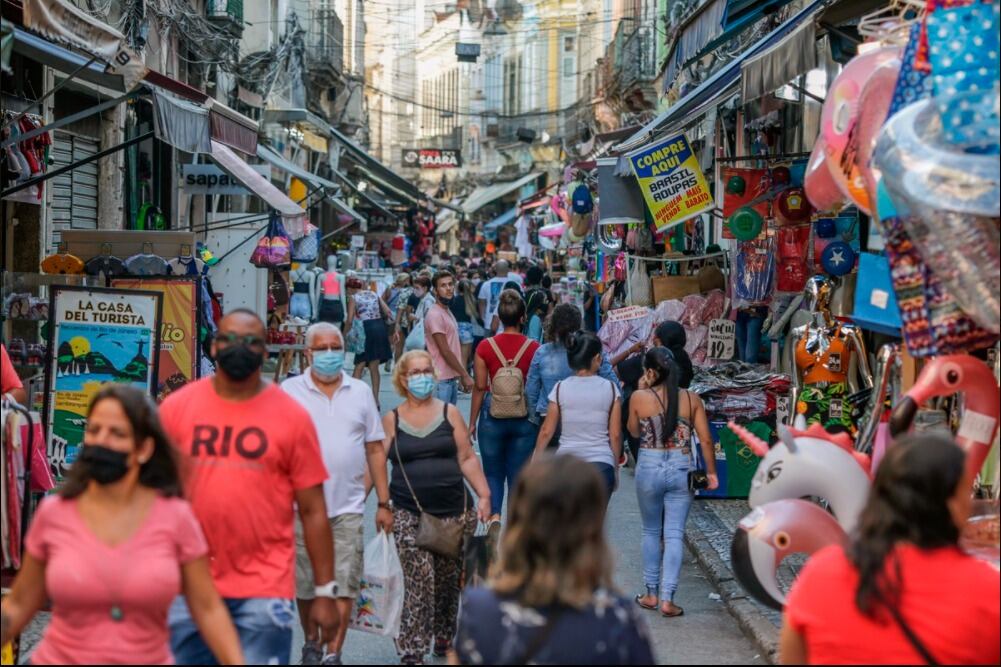 Río de Janeiro levantó las restricciones de aforo en la mayoría de los espacios cerrados.