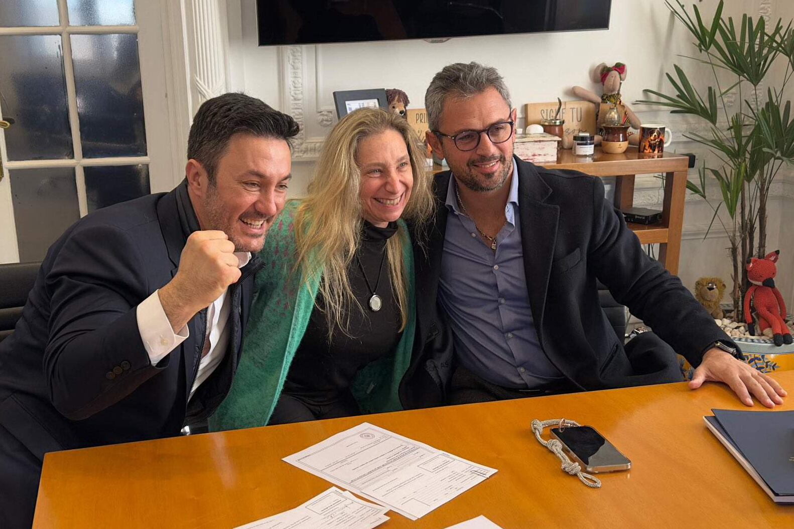 Luis Petri, Karina Milei y Martín Menem ayer durante la afiliación del ministro.