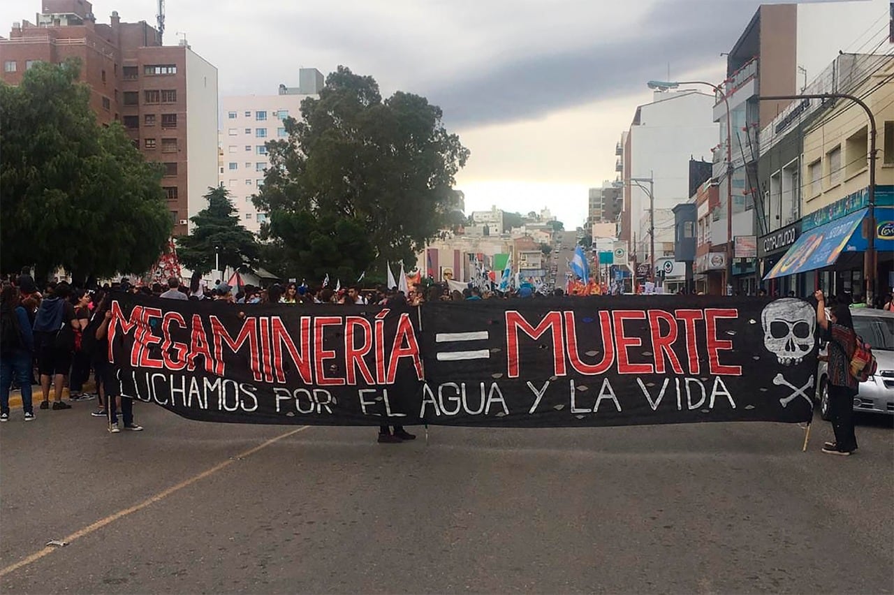 El rechazo a la megaminería en Chubut se remonta al año 2002.
