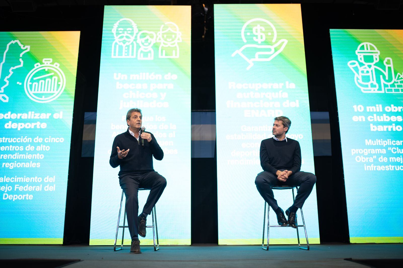 Los ministros Massa y Lammens durante el acto.