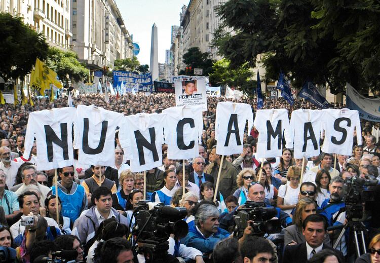 El crimen del docente neuquino generó una gran marcha de repudio en Buenos Aires