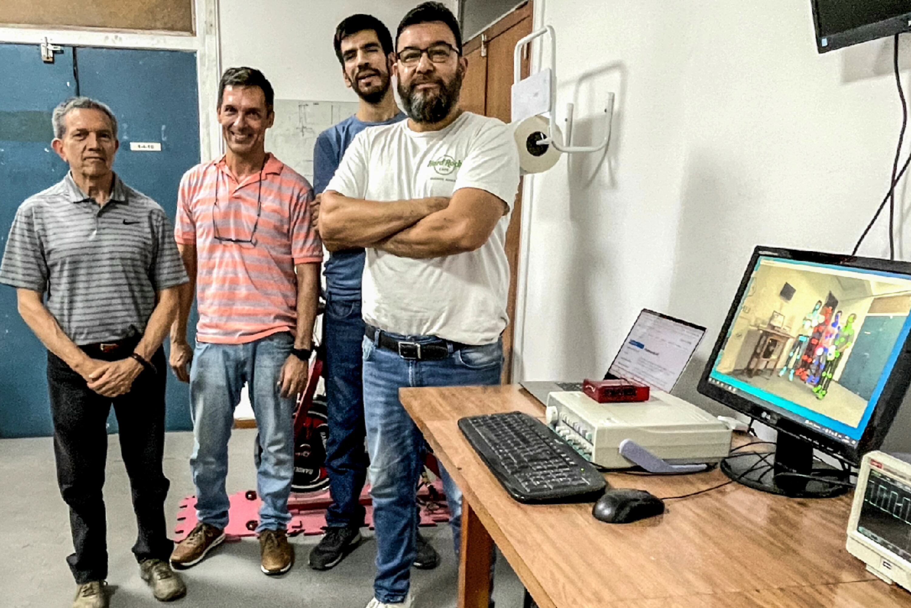 Fernándo Farfán, Eduardo Martel, Lucas Acosta y Eduardo Freire, parte del equipo de investigación del LINTEC.