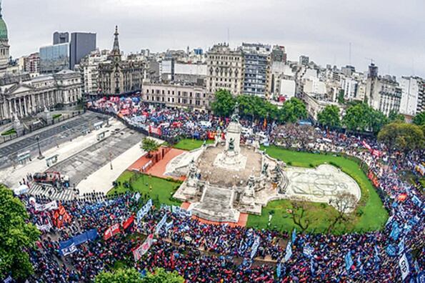El macrismo consiguió la media sanción del Presupuesto en una ajustada votación.