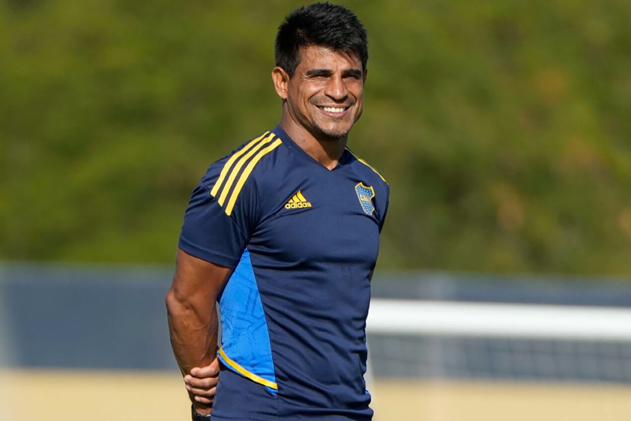 Ibarra analiza regresar al esquema 4-4-2 en el Xeneize.