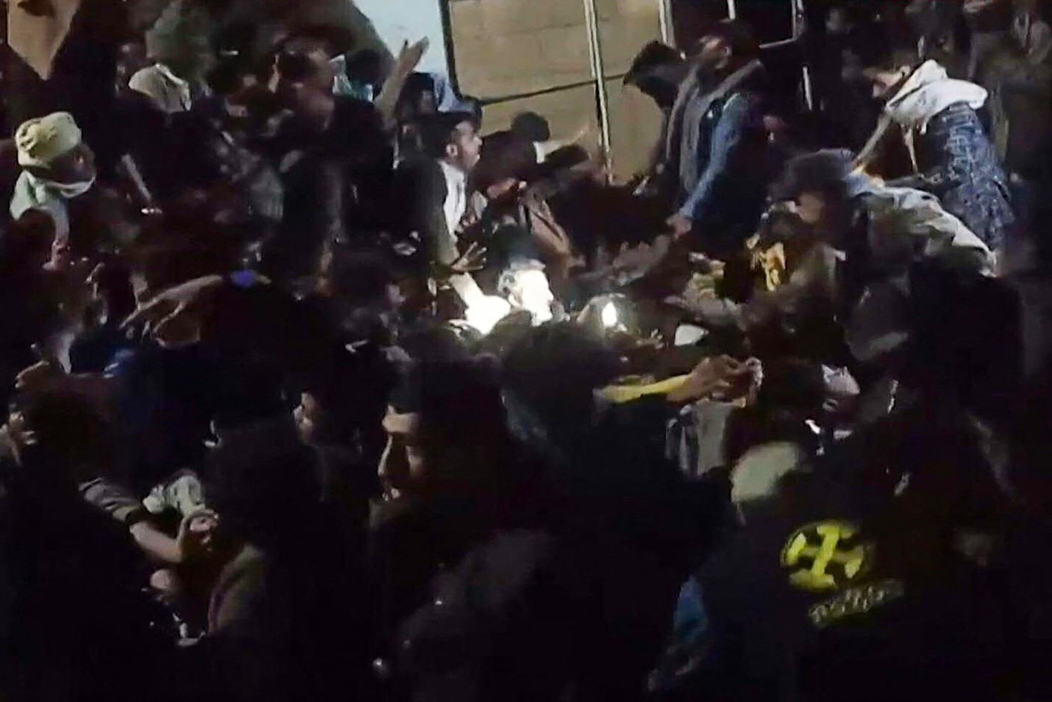 La avalancha humana desató una verdadera tragedia (Foto: AFP).