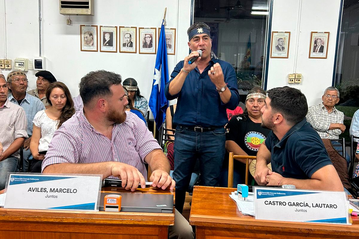 El lonko Oscar Farías, durante la sesión del Concejo.