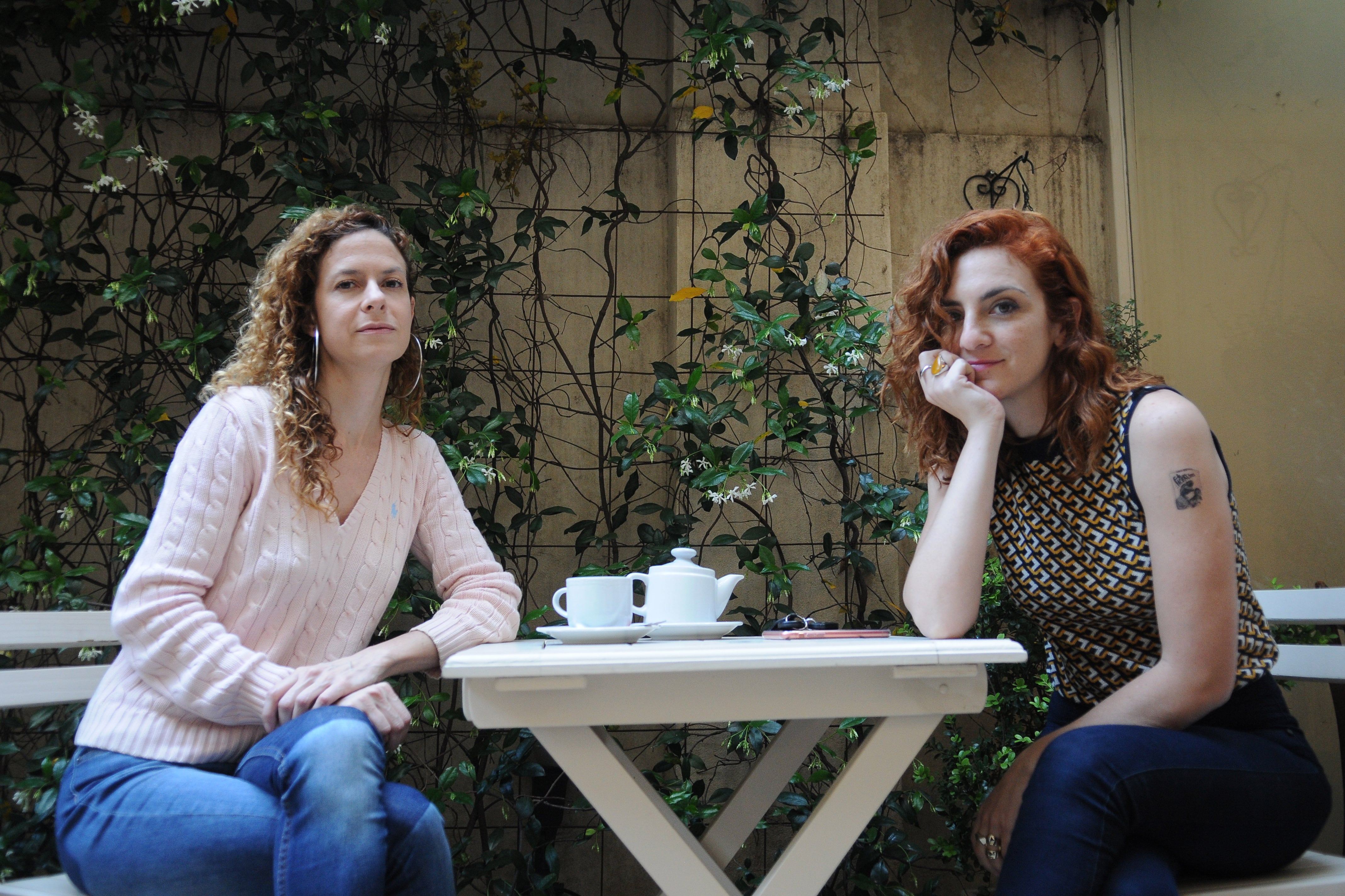 Chaud y Zylberberg, amigas y colegas. La obra va en Nün Teatro Bar.