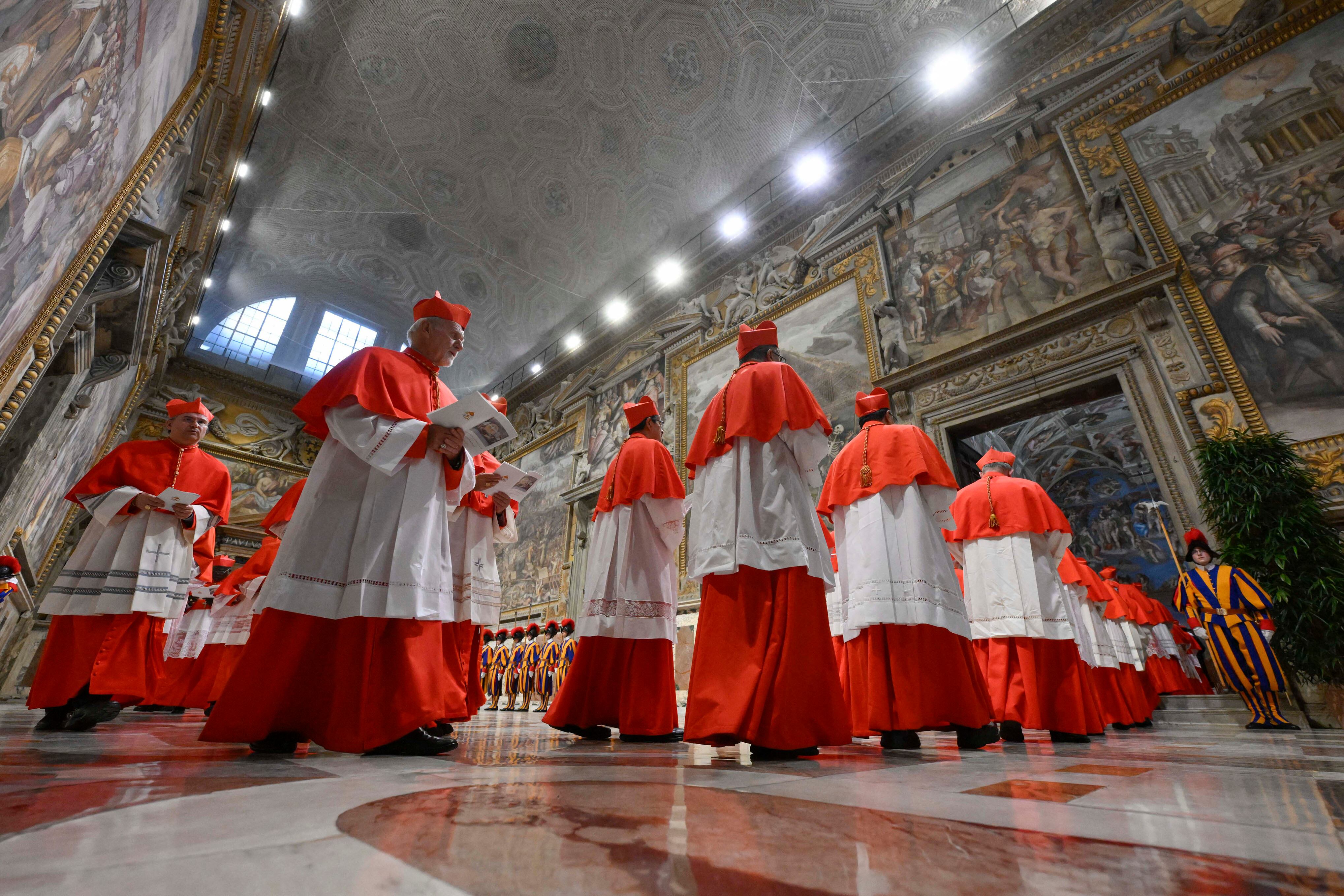 Los cardenales electores enfrentan el complejo desafío de elegir al sucesor del papa Francisco.