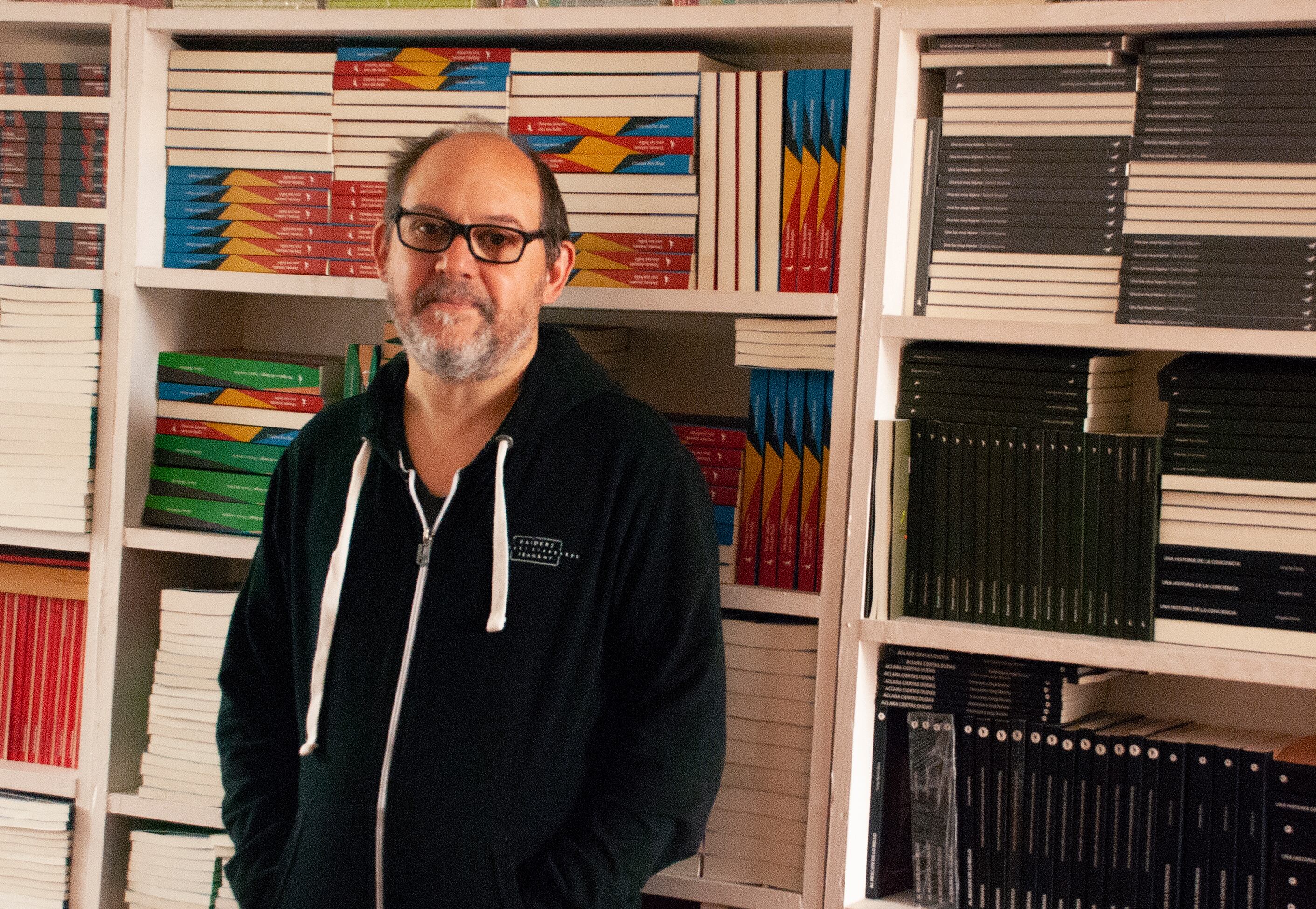 Alejo Carbonell, editor en Caballo Negro.