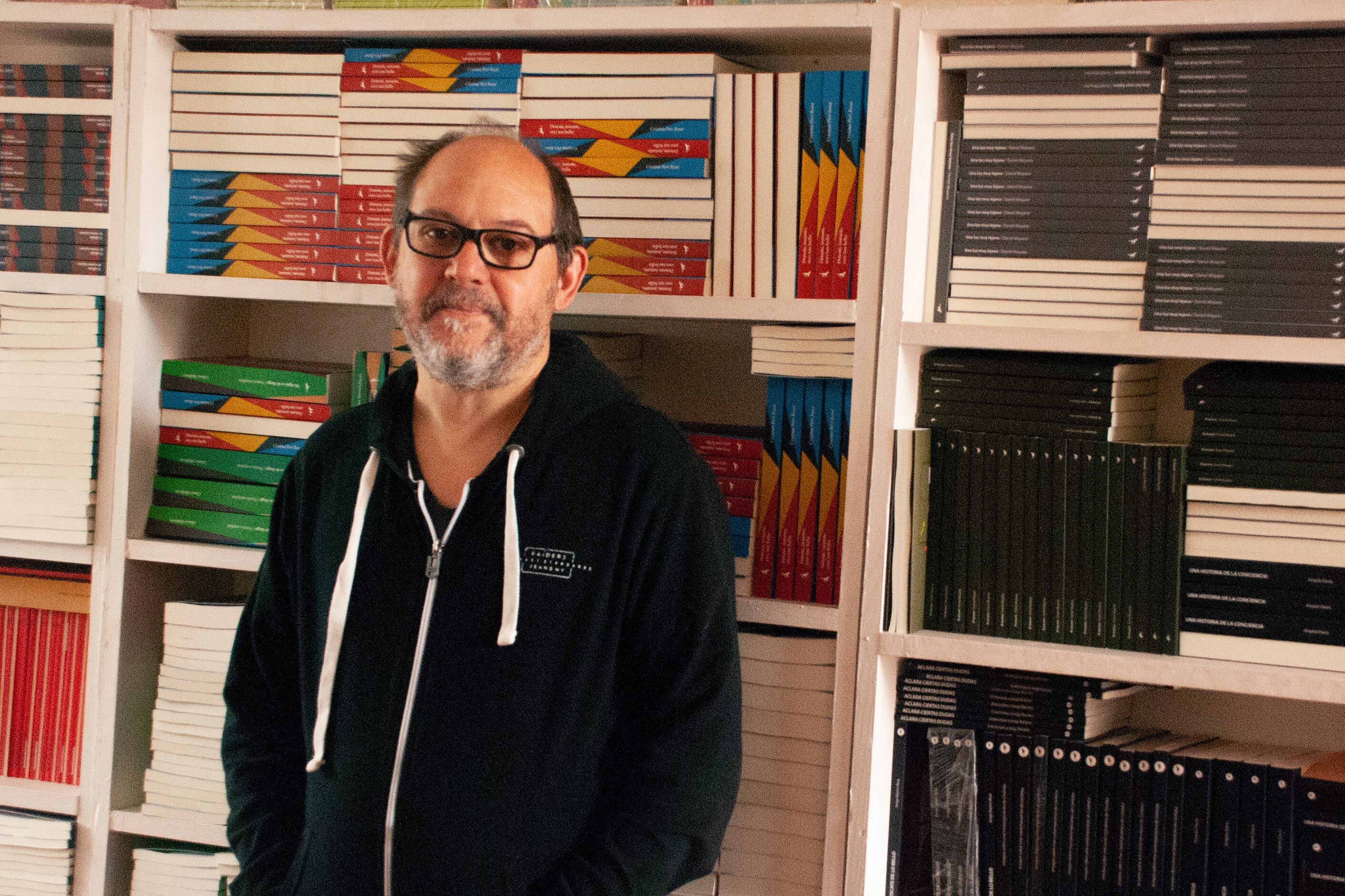 Alejo Carbonell, editor en Caballo Negro.