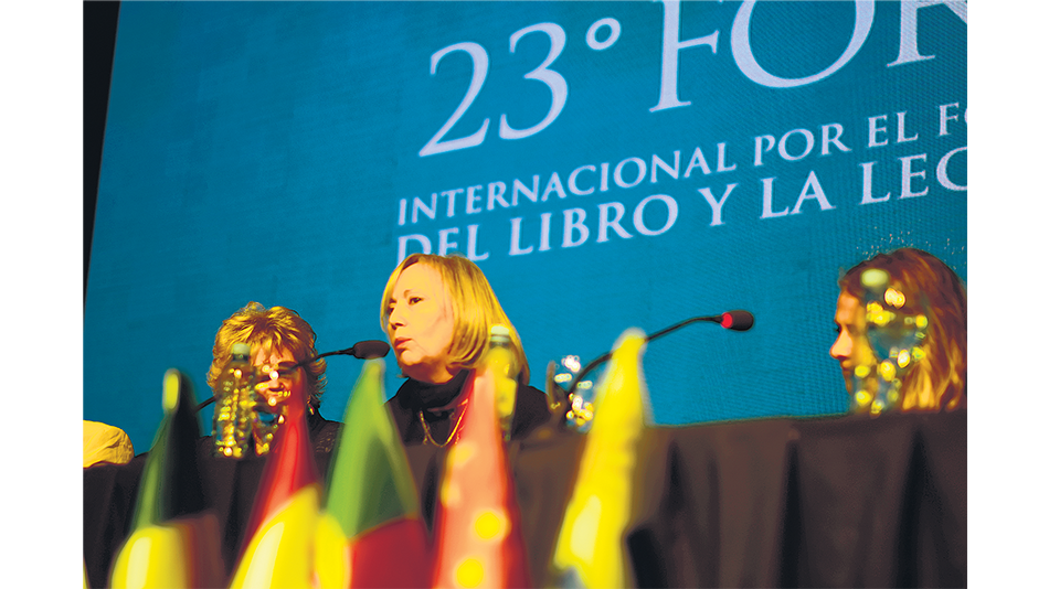 Sylvia Iparraguirre, una de las escritoras que participaron en el Foro.